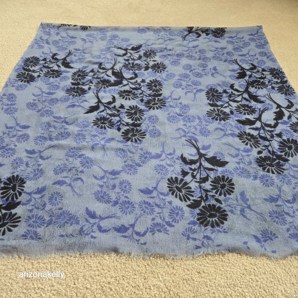 Cashmere Lightweight Scarf Floral Design - Picture 5 of 10